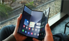 日本一拥有1800部手机的记者 跨国体验三星Z TriFold