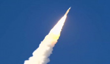 人类50多年后重返月球轨道 美国宇航员搭乘猎户座飞船执行绕月飞行任务