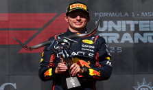 冠军，不容置疑 —— 维斯塔潘强势夺冠 TAG Heuer泰格豪雅见证荣耀征程