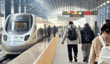 外国人也赶春运 ChinaTravel说走就走 越来越多外国友人参与中国春运