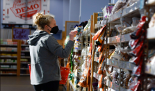 四分之一美家庭陷入“月光”困境 美国通胀压力超过工资增长速度