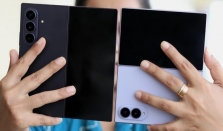 苹果首款折叠屏iPhone开售 三星七年积累反成&ldquo;垫脚石&rdquo;