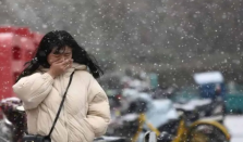 我国中东部地区迎来今年下半年首场寒潮天气 本轮寒潮中东北部地区温度普遍下降6至10℃