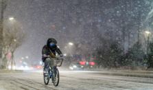 北京延庆、房山等区已飘起雪花 直击华北黄淮入冬最强雨雪现场